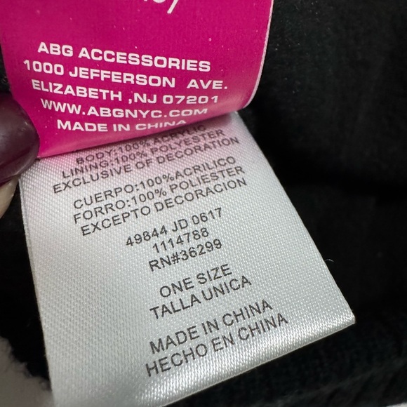 Disney Minnie Mouse Bow Beanie Hat with Gold studded hearts & embroidere… - Picture 6 of 7